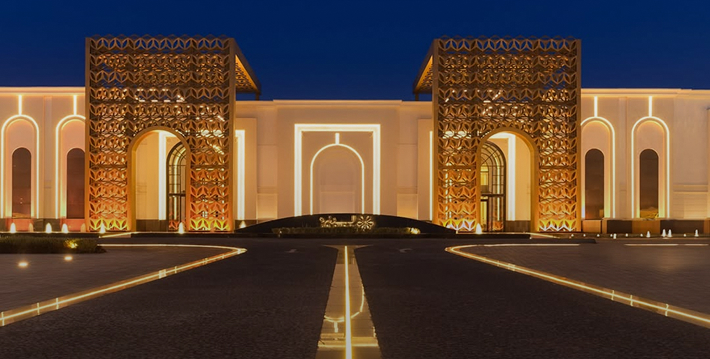 Celebrating Saudi Heritage: Traditional Attire and Cultural Pride